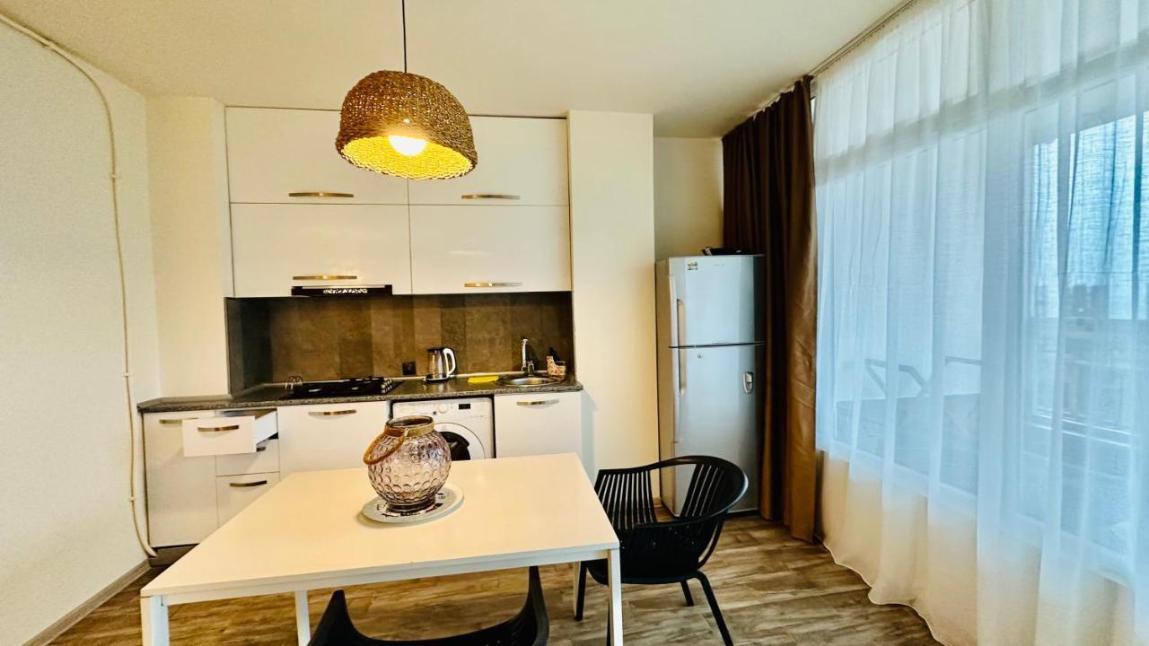 Magnolia Apartment Terrace 3 Batumi Bagian luar foto