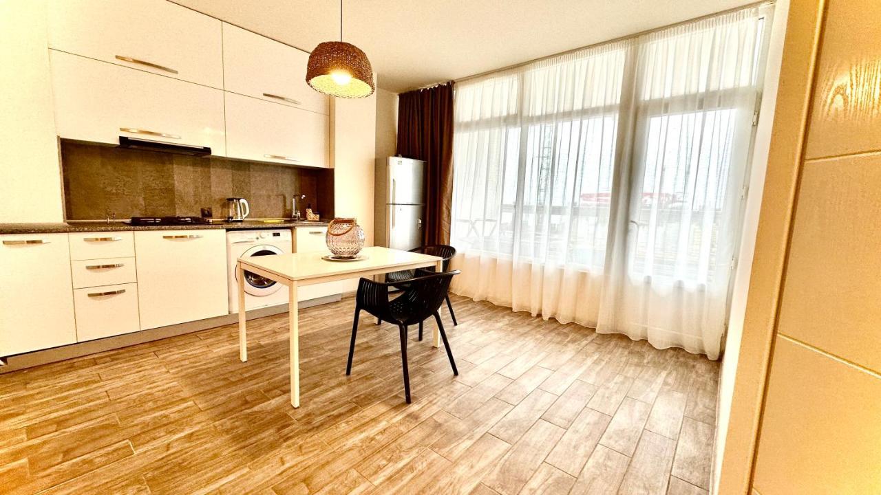 Magnolia Apartment Terrace 3 Batumi Bagian luar foto